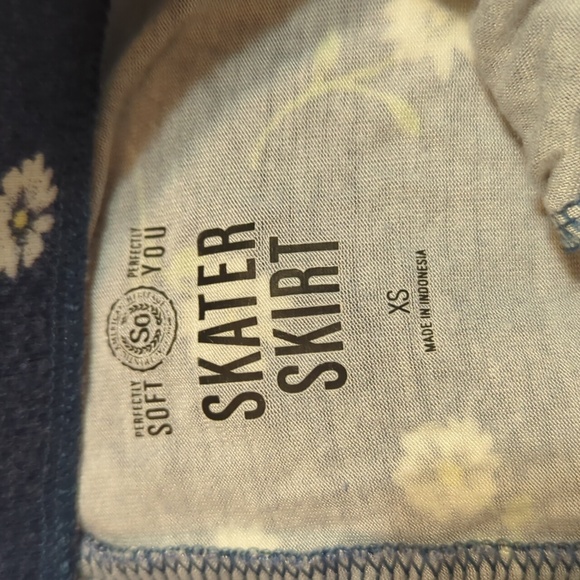 SO Skater Skirt with pockets - Picture 2 of 2